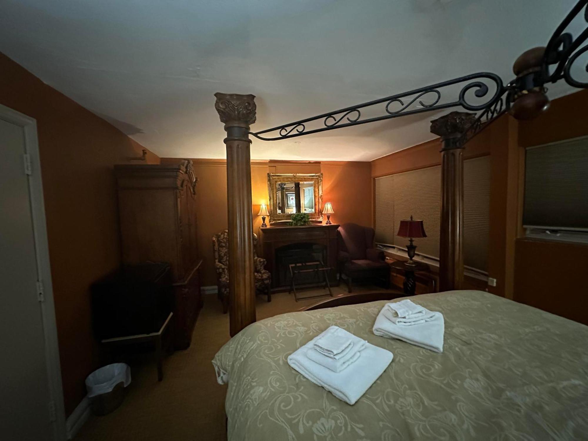 The Oaks B&B Hotel And Spiritual Center Джеймстаун Экстерьер фото